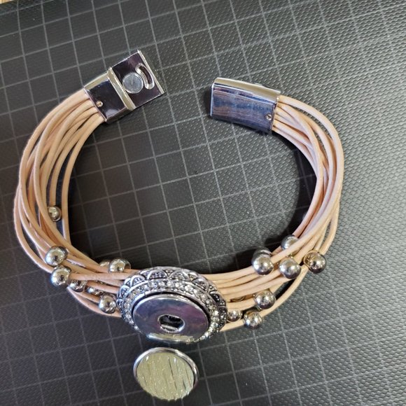 Beaded Magnetic closure multi strand 7" bracelet with unique Button Snap Charm - Picture 6 of 7